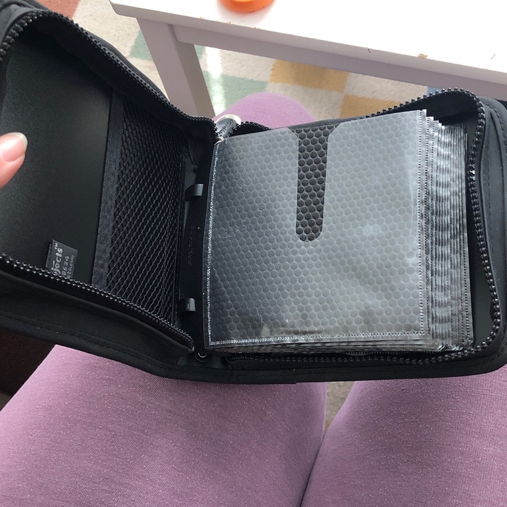 🎃 CD/DVD Carrying Case - Picture 4 of 5